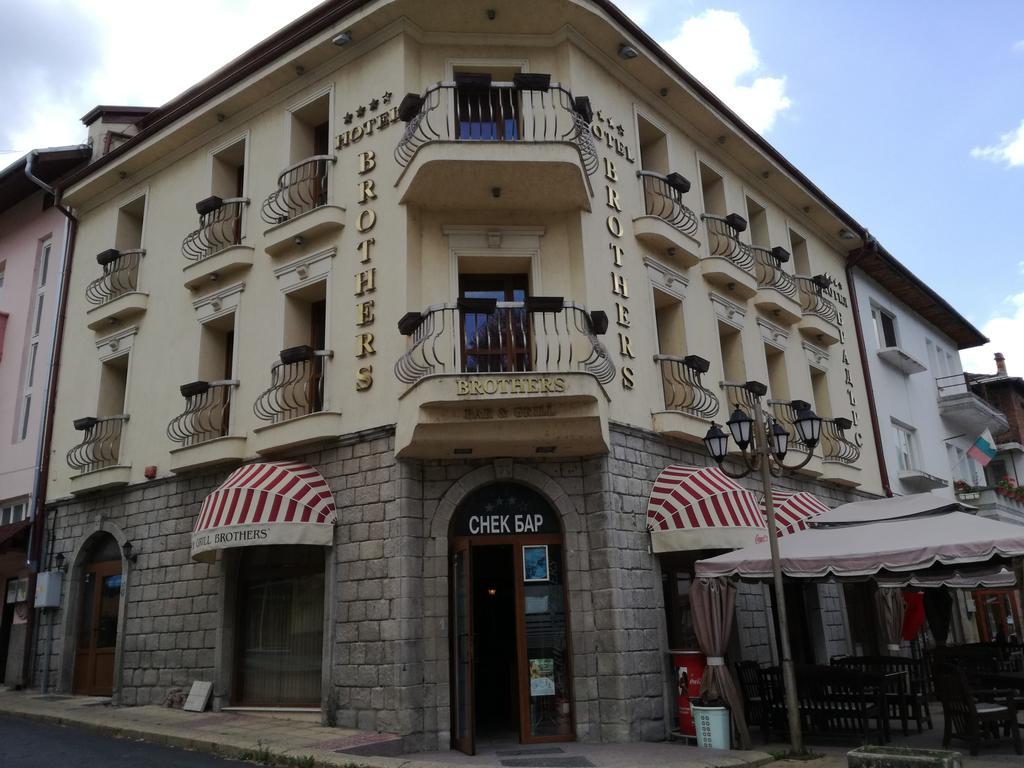 Hotel Brothers สโมลยัน ภายนอก รูปภาพ